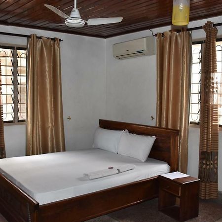 Bed and Breakfast Kituri Royal Annex Дар-эс-Саламе Экстерьер фото