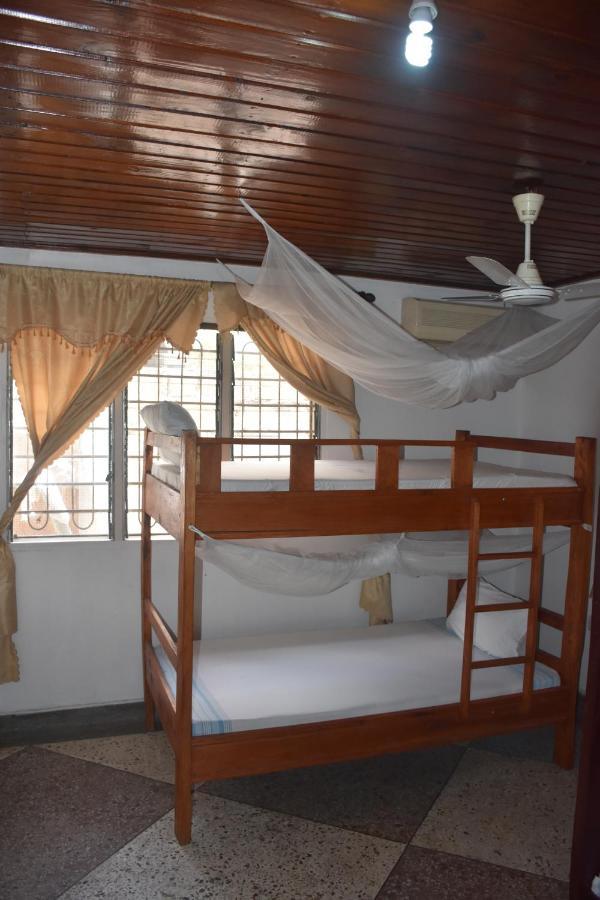 Bed and Breakfast Kituri Royal Annex Дар-эс-Саламе Экстерьер фото