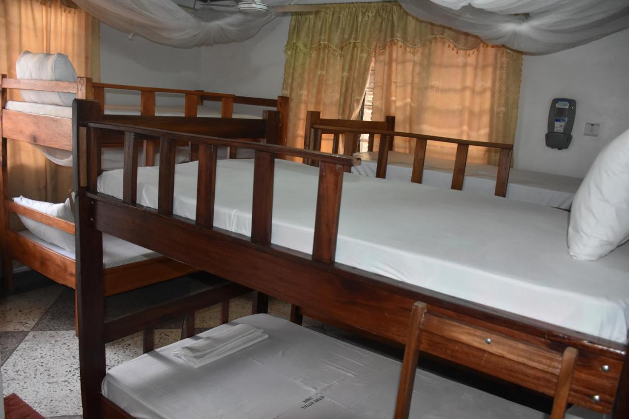 Bed and Breakfast Kituri Royal Annex Дар-эс-Саламе Экстерьер фото